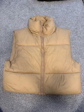 Cropped Puffer Vest in Camel Tan